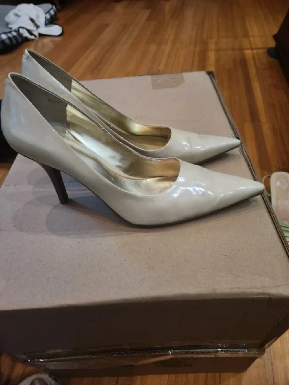 High heeled, handle your Business
